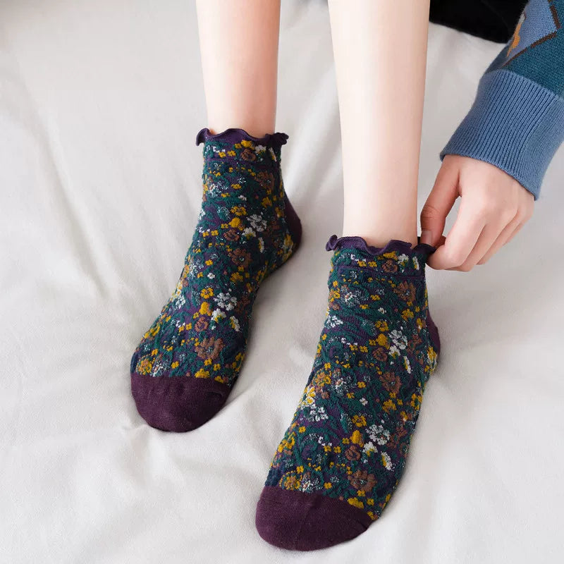 Findszx | Women’s Floral Lace Cotton Ankle Socks with Retro Pattern for Spring & Autumn Wear