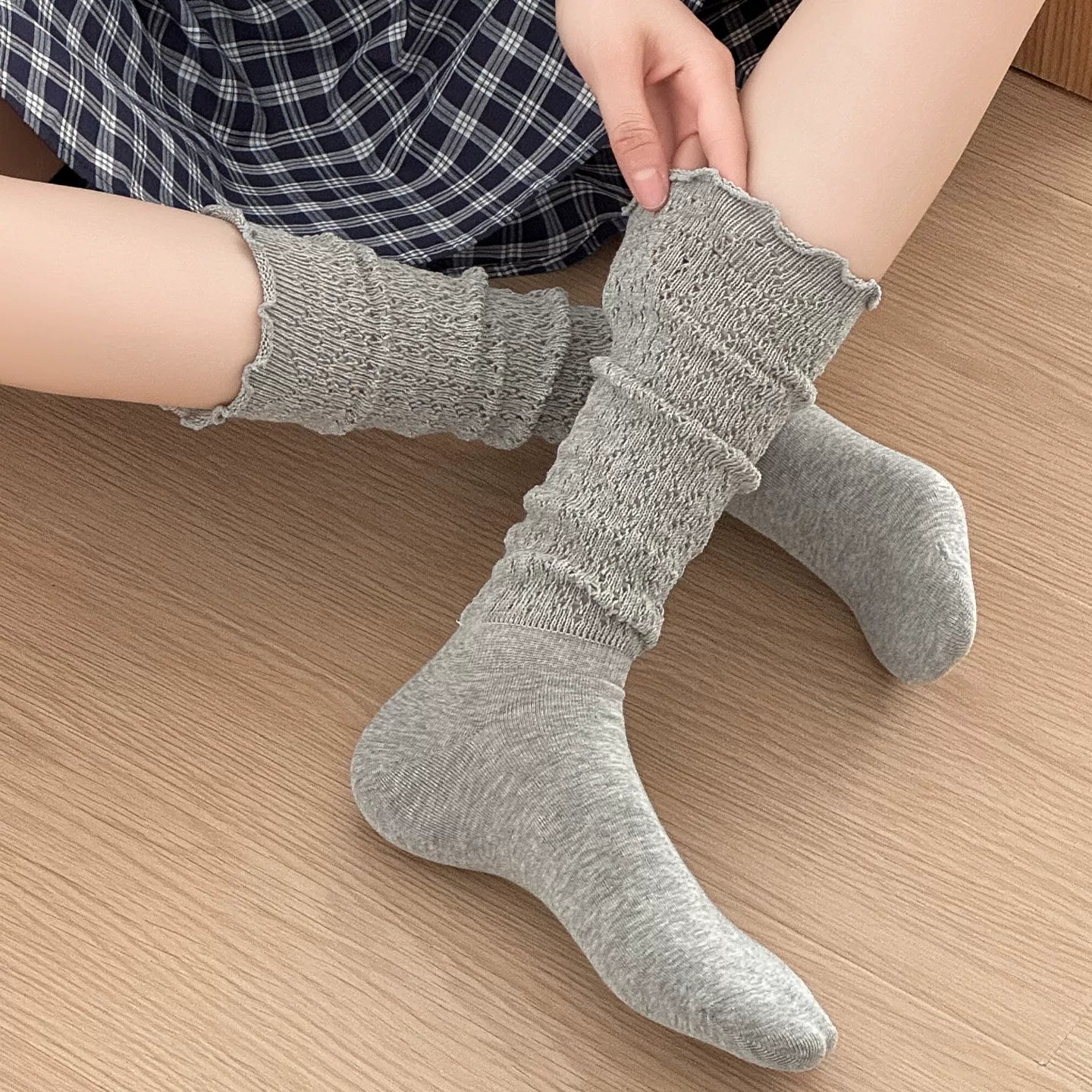 Findszx | Women’s Retro Knit Calf Socks with Lace Trim for Spring & Autumn Wear